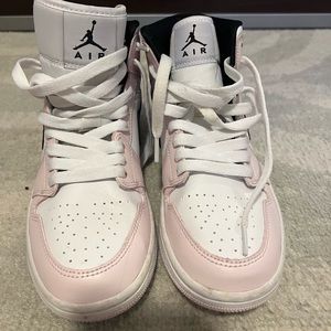 Nike Jordan’s women’s size 7 rose white and black